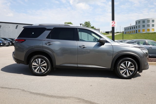 2023 Nissan Pathfinder SL 3