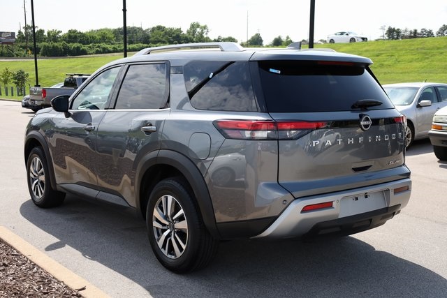 2023 Nissan Pathfinder SL 4