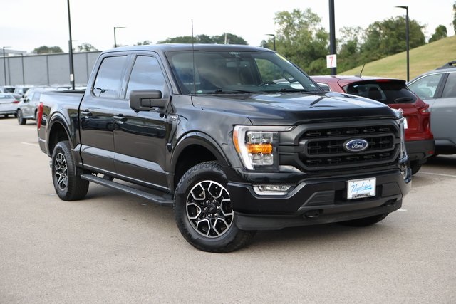 2022 Ford F-150 XLT 2