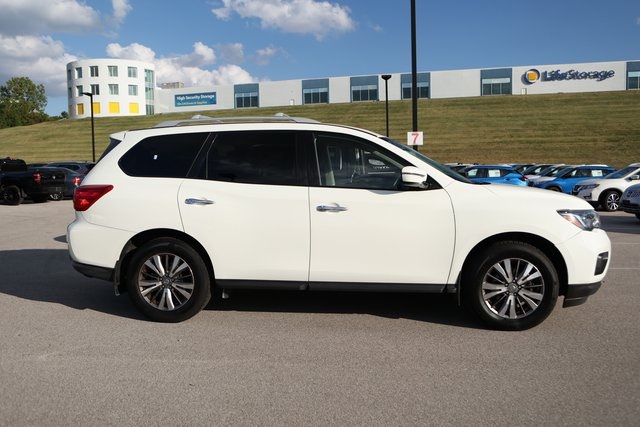 2019 Nissan Pathfinder S 3