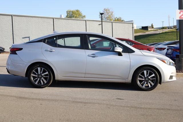 2020 Nissan Versa 1.6 SV 3