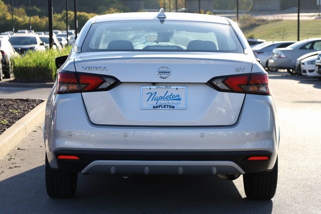 2020 Nissan Versa 1.6 SV 5