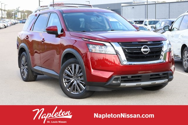 2023 Nissan Pathfinder SL 1