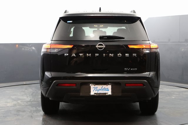 2023 Nissan Pathfinder SV 8