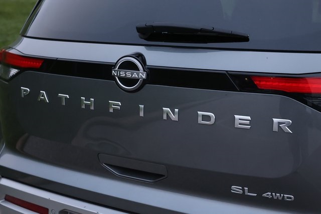 2023 Nissan Pathfinder SL 5