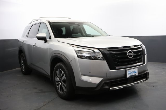 2023 Nissan Pathfinder SL 2