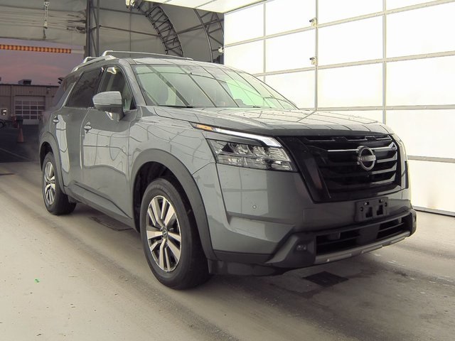 2023 Nissan Pathfinder SL 2