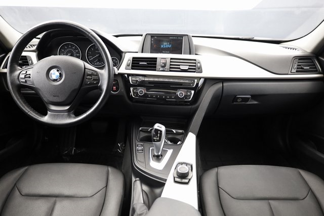 2018 BMW 3 Series 320i xDrive 9