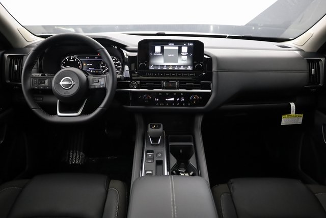 2024 Nissan Pathfinder SL 8