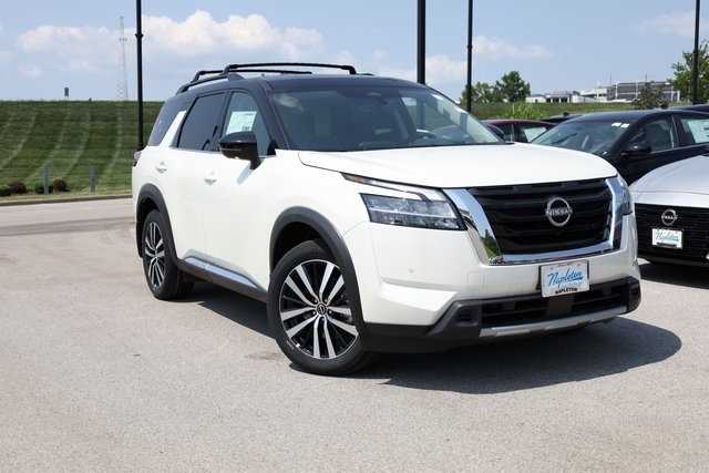 2024 Nissan Pathfinder Platinum 2