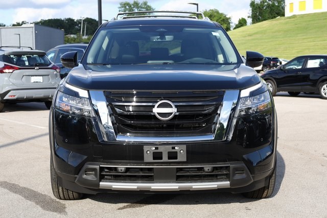 2024 Nissan Pathfinder Platinum 2