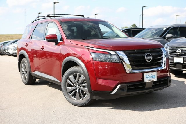 2024 Nissan Pathfinder SV 2