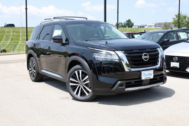 2024 Nissan Pathfinder Platinum 2