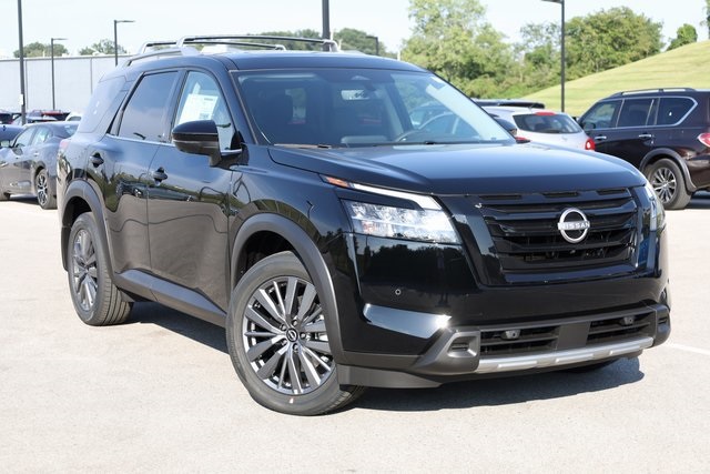 2024 Nissan Pathfinder SL 2