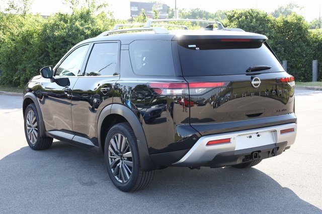 2024 Nissan Pathfinder SL 5