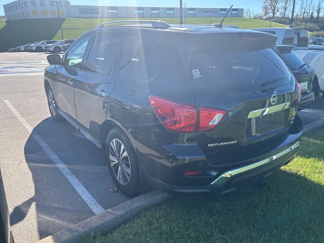 2017 Nissan Pathfinder SL 2