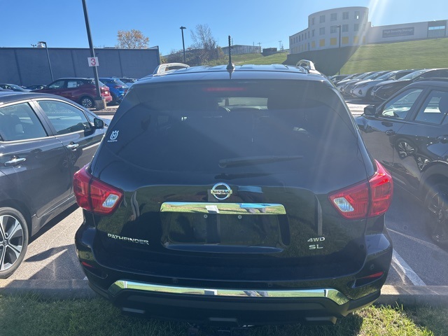 2017 Nissan Pathfinder SL 3