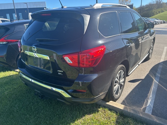 2017 Nissan Pathfinder SL 4