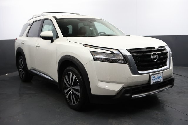 2024 Nissan Pathfinder Platinum 2