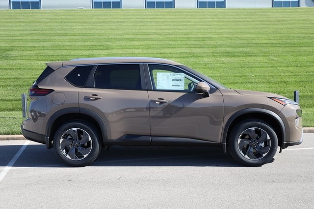 2024 Nissan Rogue SV 4