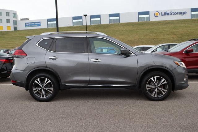 2017 Nissan Rogue SL 4