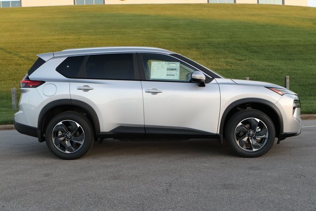 2024 Nissan Rogue SV 4