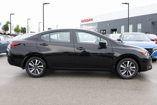 2024 Nissan Versa 1.6 SV 4