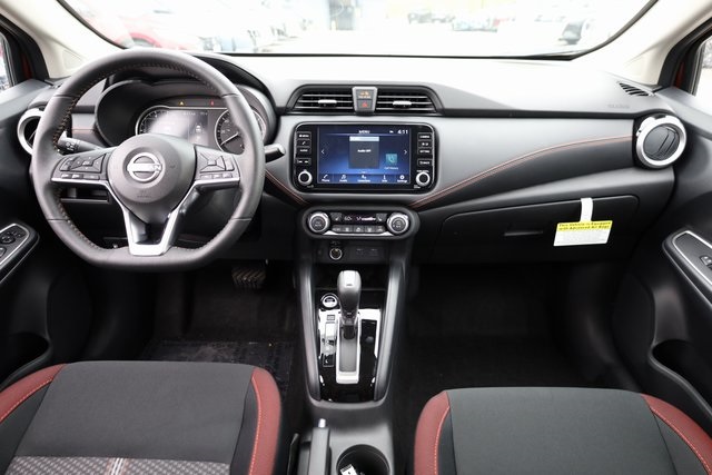 2024 Nissan Versa 1.6 SR 9