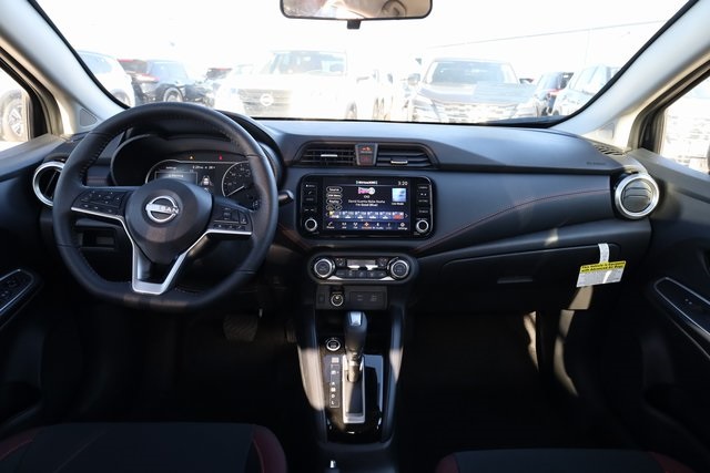 2024 Nissan Versa 1.6 SR 11