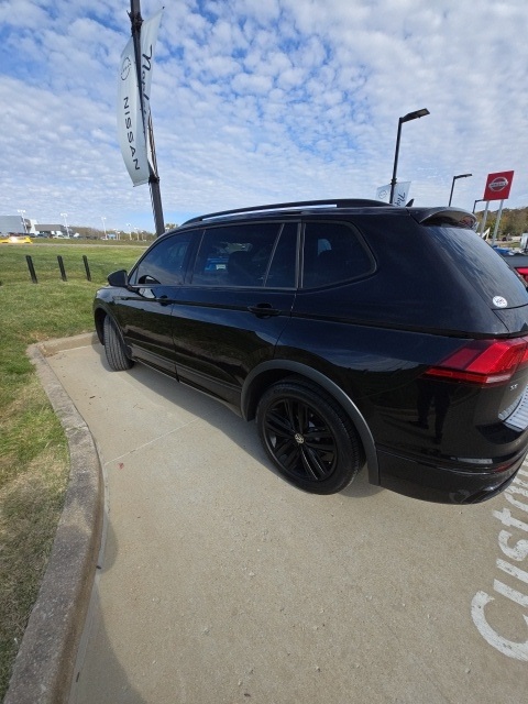 2022 Volkswagen Tiguan 2.0T SE R-Line Black 2