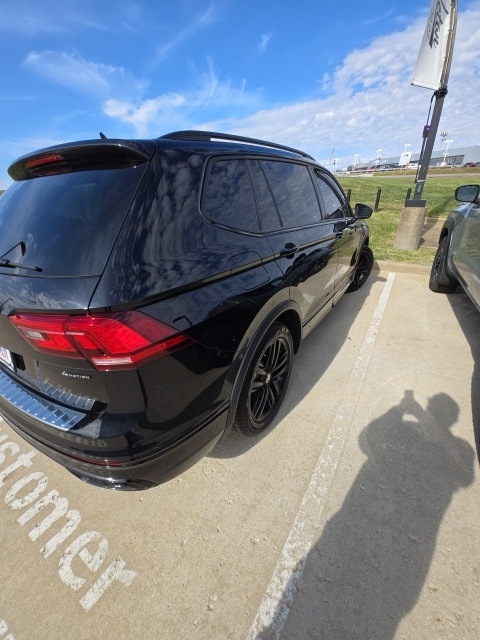 2022 Volkswagen Tiguan 2.0T SE R-Line Black 3