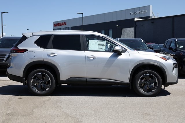 2024 Nissan Rogue SV 4