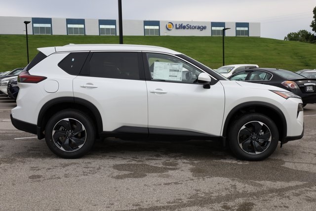 2024 Nissan Rogue SV 4