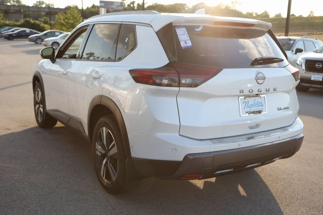 2024 Nissan Rogue SL 4