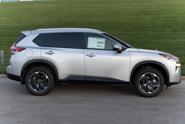 2024 Nissan Rogue SV 4