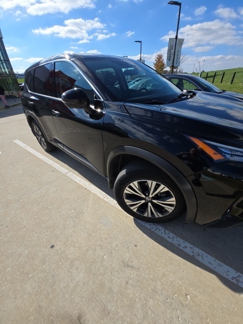 2021 Nissan Rogue SV 4