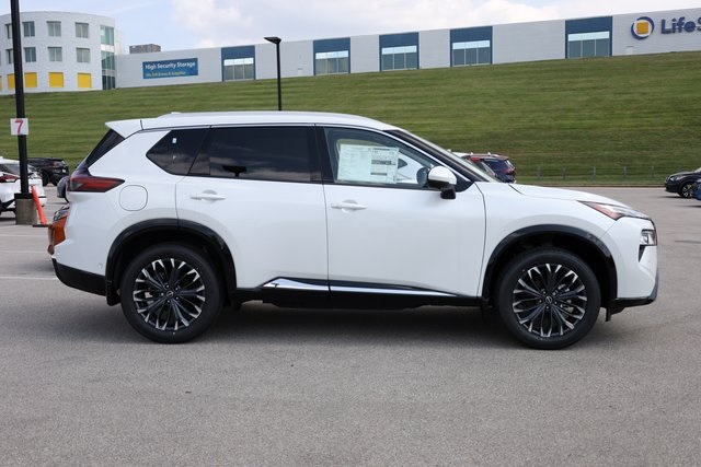 2024 Nissan Rogue Platinum 3