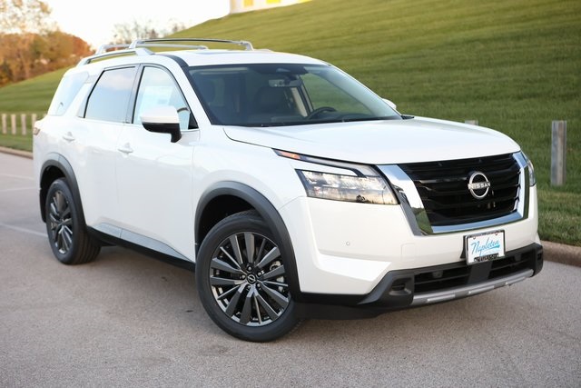 2025 Nissan Pathfinder SL 2