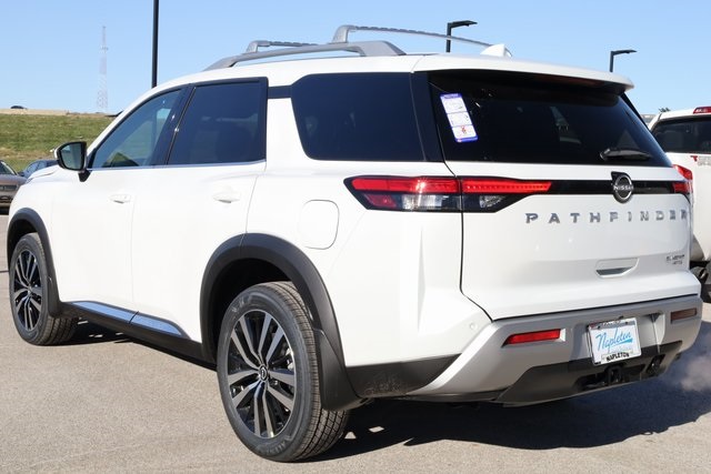 2025 Nissan Pathfinder Platinum 6