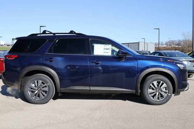 2025 Nissan Pathfinder SV 4