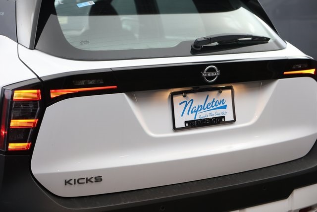 2025 Nissan Kicks S 10