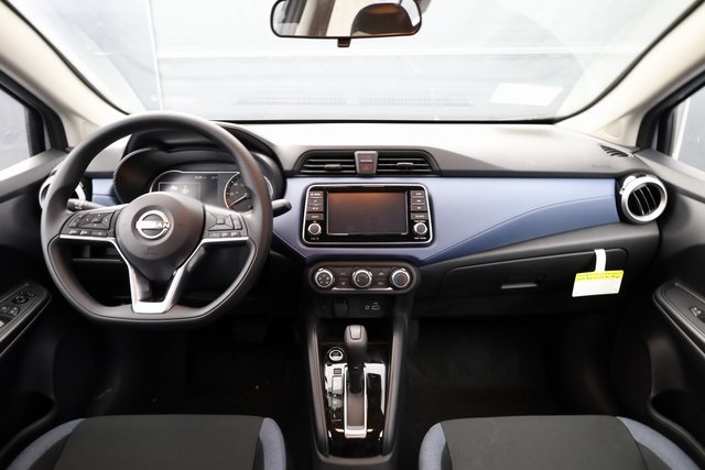 2025 Nissan Versa 1.6 SV 10