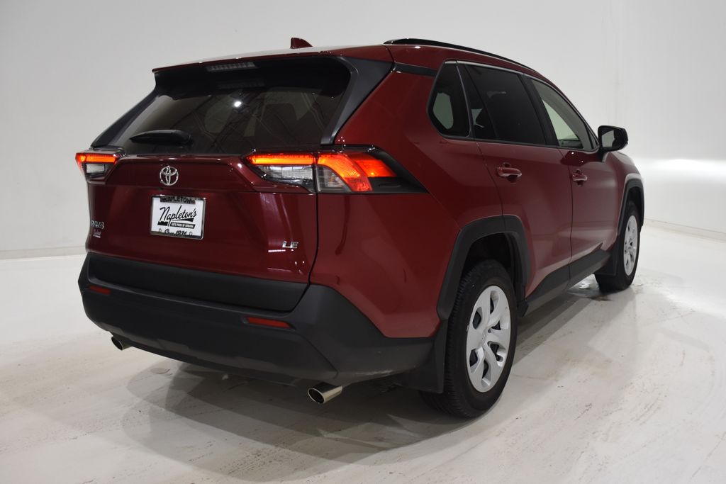 2019 Toyota RAV4 LE 4