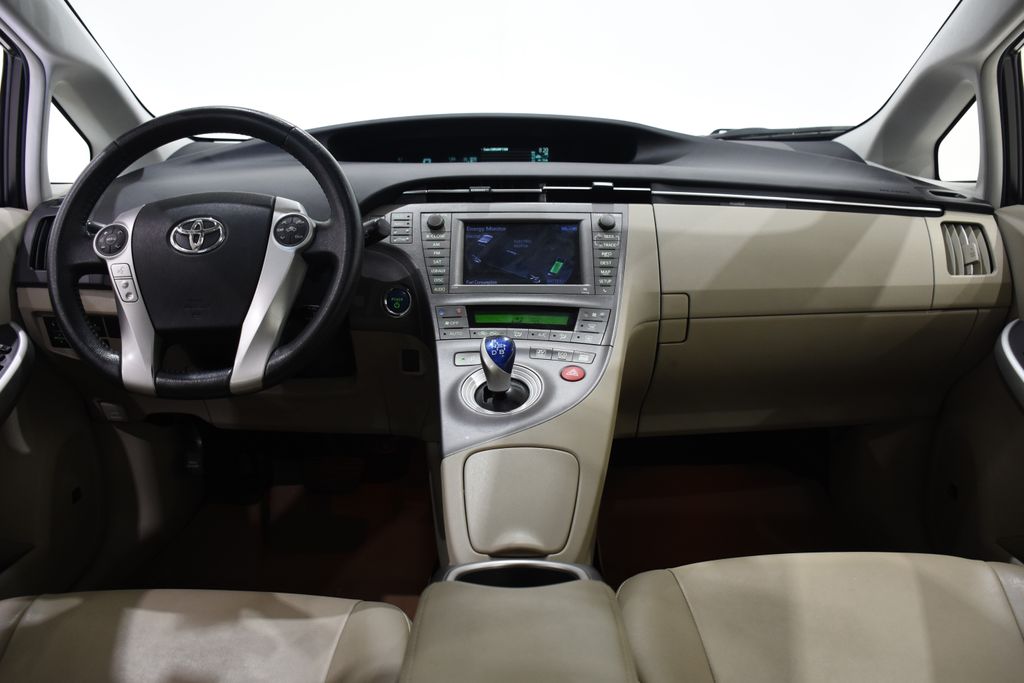 2013 Toyota Prius Four 8