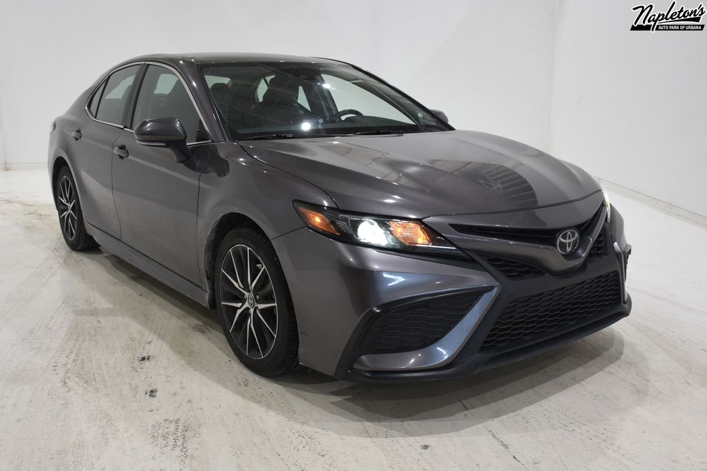 2022 Toyota Camry SE 1