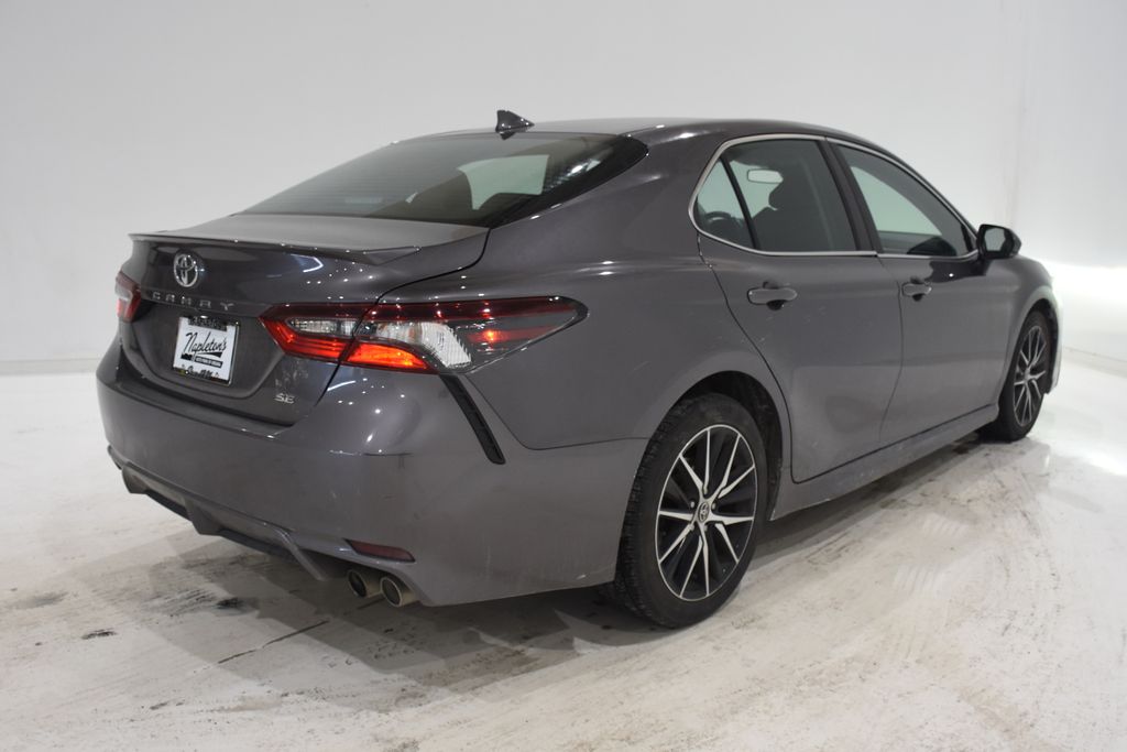 2022 Toyota Camry SE 4