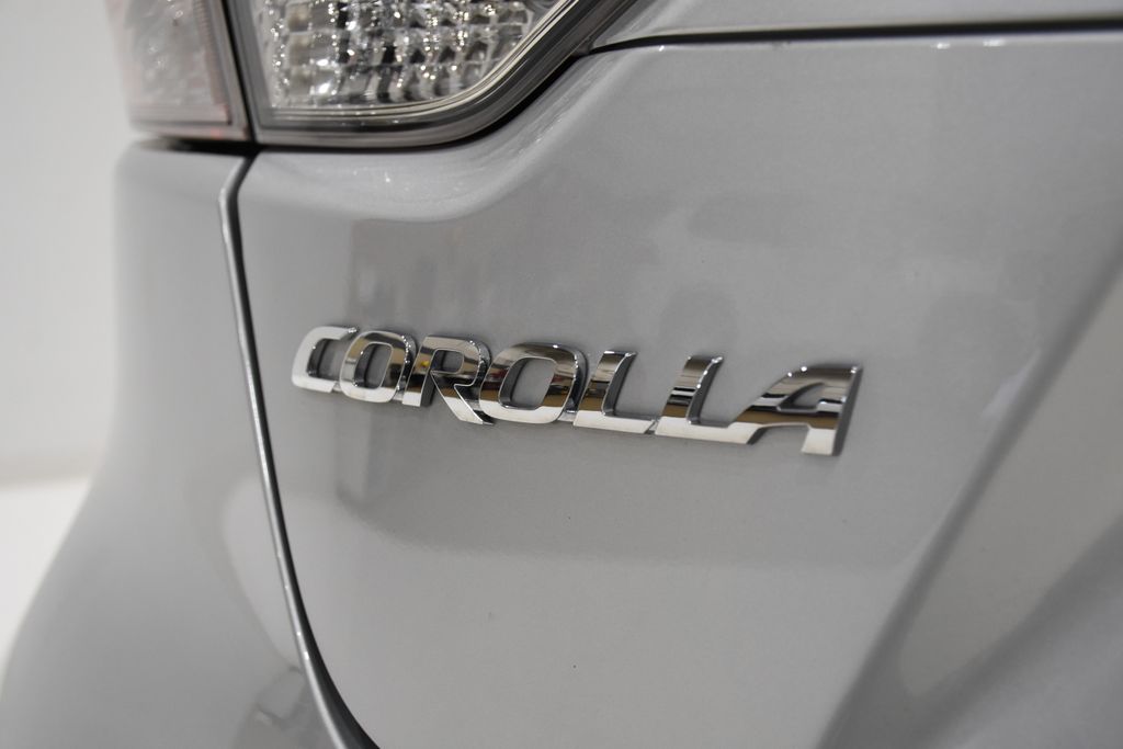 2022 Toyota Corolla LE 25