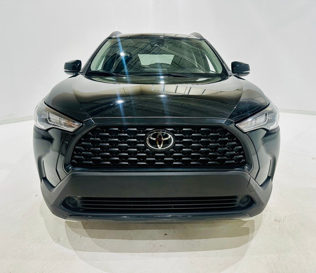 2022 Toyota Corolla Cross LE 2