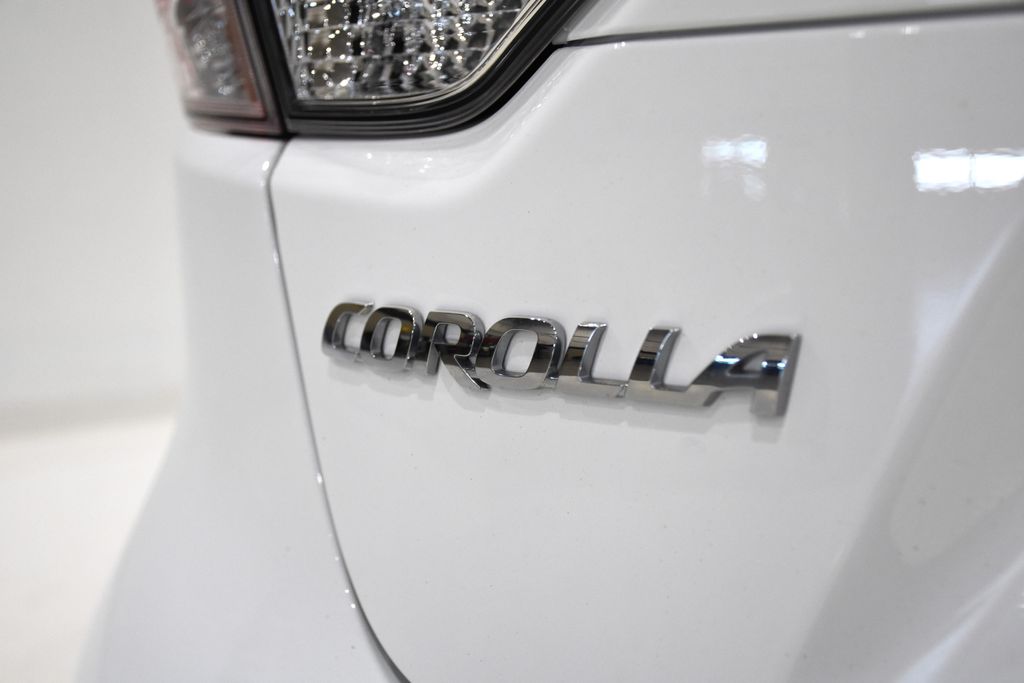 2021 Toyota Corolla LE 24