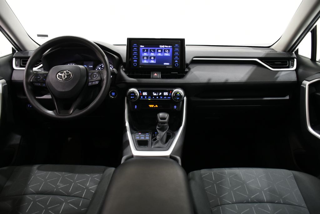 2022 Toyota RAV4 XLE 8